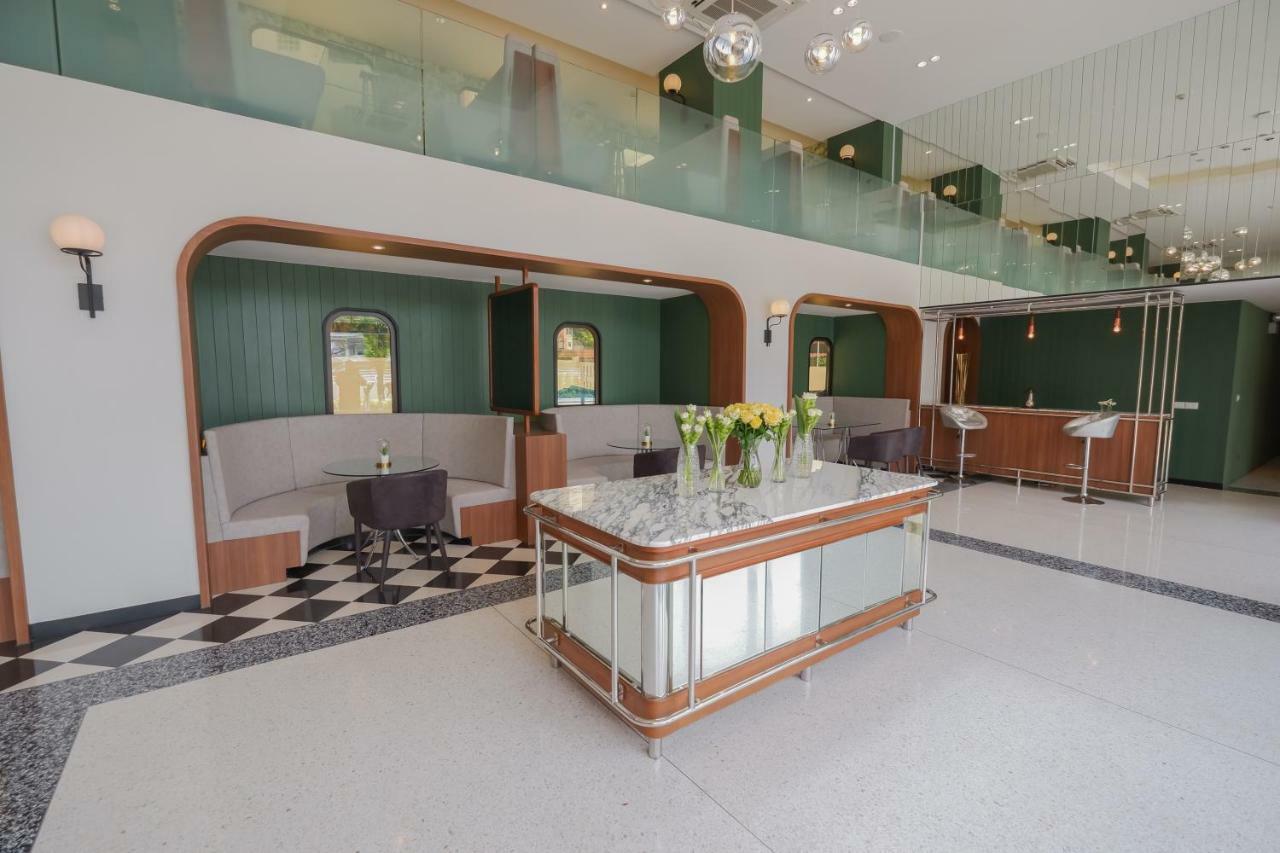 Justice Hotel Бангкок Екстер'єр фото