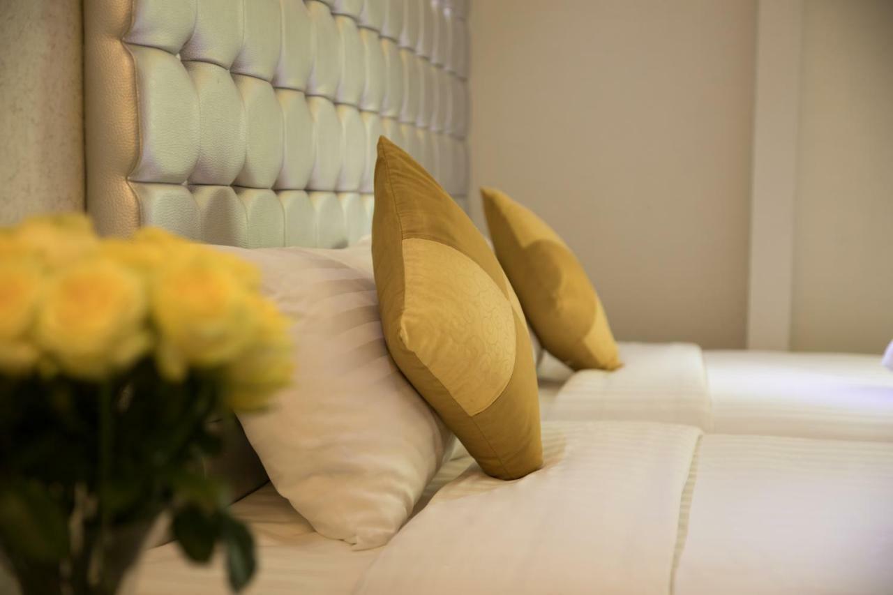 Justice Hotel Бангкок Екстер'єр фото