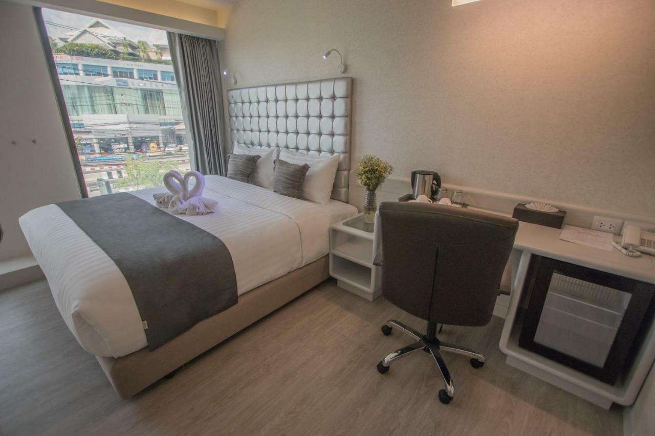 Justice Hotel Бангкок Екстер'єр фото